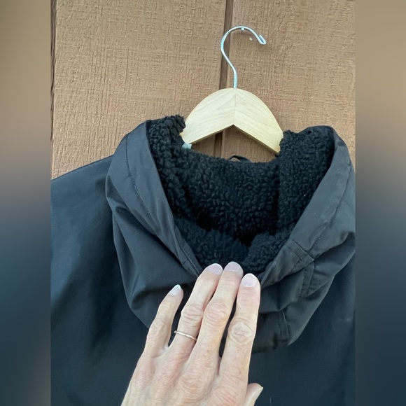 COPY - LEVI’S Sherpa lined mid-length black women’s hooded jacket. EUC - Picture 5 of 14